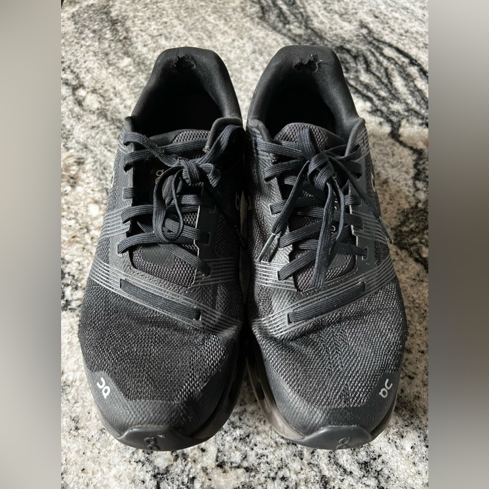 OC BLACK RUNNING SHOES, Size 7
